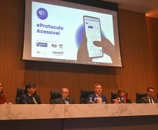 Mesa de abertura do lançamento do eProtocolo