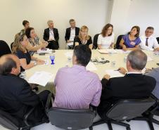 Secretária da Administração e da Previdência, Dinorah Botto Portugal Nogara, e diretor geral da Secretaria da Saúde, Sezifredo Paz, reuniram-se com servidores da Saúde