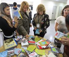 Mesa para troca de livros