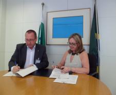 Termo de Cooperação assinado com o Conselho de Engenharia e Agronomia do Paraná oferecerá cursos que agreguem valor aos servidores da gestão pública com possibilidade de certificação conjunta  .
