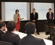 A secretária de Administração, Marcia Carla Pereira Ribeiro e o procurador Geral de Justiça, Ivonei Sfoggia, participaram da abertura do Curso de Capacitação de Promotores. Participou também Eduardo Cambi, coordenador do Centro de Estudos e Aperfeiçoamento Funcional, do Ministério Público Estadual.