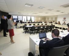 A secretária de Administração, Marcia Carla Pereira Ribeiro e o procurador Geral de Justiça, Ivonei Sfoggia, participaram da abertura do Curso de Capacitação de Promotores. Participou também Eduardo Cambi, coordenador do Centro de Estudos e Aperfeiçoamento Funcional, do Ministério Público Estadual.