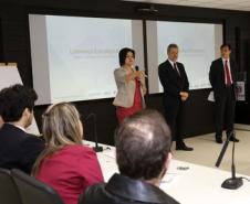 A secretária de Administração, Marcia Carla Pereira Ribeiro e o procurador Geral de Justiça, Ivonei Sfoggia, participaram da abertura do Curso de Capacitação de Promotores. Participou também Eduardo Cambi, coordenador do Centro de Estudos e Aperfeiçoamento Funcional, do Ministério Público Estadual.