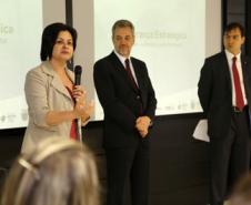 A secretária de Administração, Marcia Carla Pereira Ribeiro e o procurador Geral de Justiça, Ivonei Sfoggia, participaram da abertura do Curso de Capacitação de Promotores. Participou também Eduardo Cambi, coordenador do Centro de Estudos e Aperfeiçoamento Funcional, do Ministério Público Estadual.