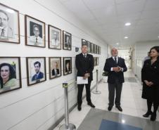 Fotografias dos 23 ex-secretários que ocuparam o cargo desde que a pasta foi criada, em 1975, foram colocadas em parede no hall do gabinete 