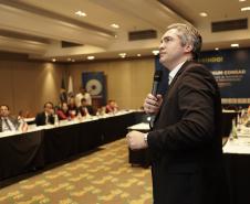 Secretários e representantes das secretarias de estado da Administração e de Gestão de Pessoas de todas as unidades federativas participaram, na tarde desta quinta-feira (24), do debate “Reforma da Previdência nos Estados. O evento integra a programação do 104.º Fórum do Conselho Nacional de Secretários da Administração (Consad), realizado no Hotel Bourbon, em Curitiba.