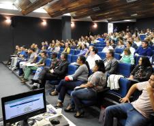 Encontro de capacitação de servidores para adoção do Manual de ProcedimentosContábeis Patrimoniais. Presença da coordenadora de Patrimônio do Estado, Marta Cristina Guizelini.