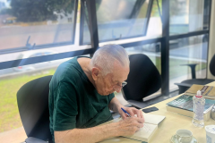 Visita ilustre: Ernani Costa Straube faz doação de livros para o Arquivo Público do Paraná
