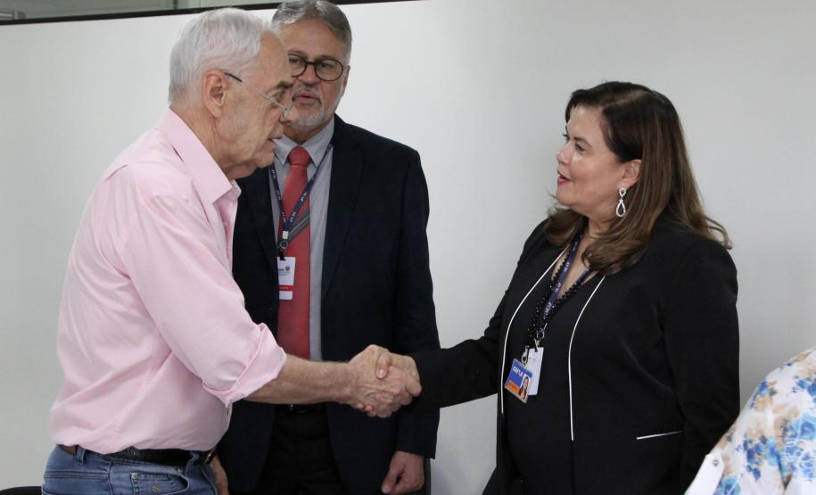 Governo do Paraná e CEF firmam convênio para automatizar a emissão e validação de certidões