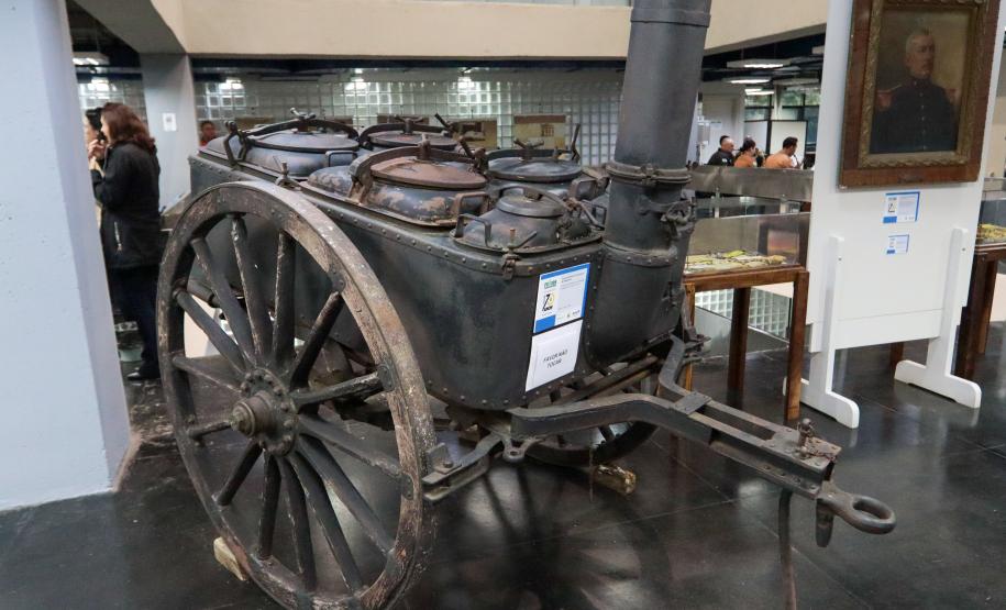 Carroça histórica do Regimento de Segurança  Cozinha de campanha – utilizada no Combate do Irani em 1912.
