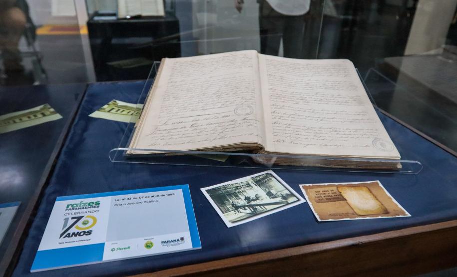 Lei N 33 que criou o Arquivo Publico.