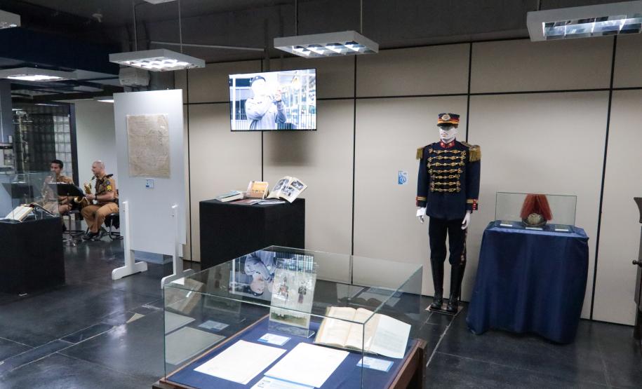 O Arquivo Público do Paraná inaugura nesta segunda-feira (29), a exposição "Raízes Paranaenses – Celebrando os 170 anos da Polícia Militar".