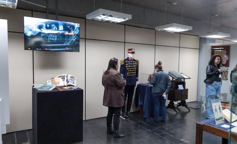 O Arquivo Público do Paraná inaugura nesta segunda-feira (29), a exposição "Raízes Paranaenses – Celebrando os 170 anos da Polícia Militar".
