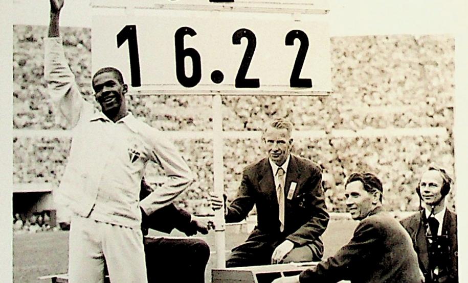 ADEMAR FERREIRA DA SILVA Brasileiro Campeão recordista mundial do Salto Triplo (Helsinki 1952)