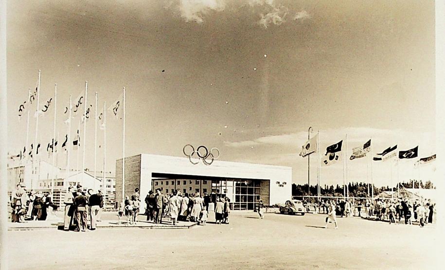 Portais de entrada da Vila Olímpica, alojamento dos atletas, dos jogos Olímpicos de Helsinki – 1952