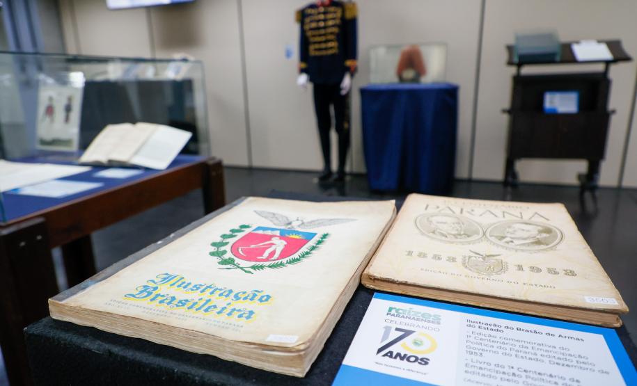 ilustração do Brasão de armas do estado, edição comemorativa do centenário do Paraná. Dezembro de 1953