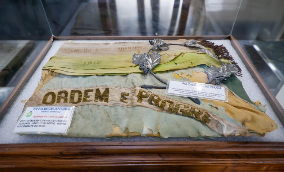 Bandeiras que cobriam corpo do Cel. João Gualberto