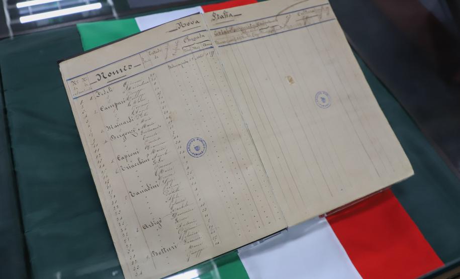 Raízes: jornada dos imigrantes é retratada em exposição no Arquivo Público do Paraná