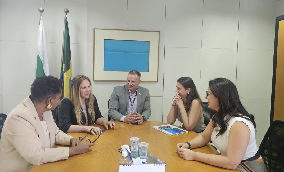 Arquivo Público do Paraná recebe diretora-geral do Arquivo Nacional