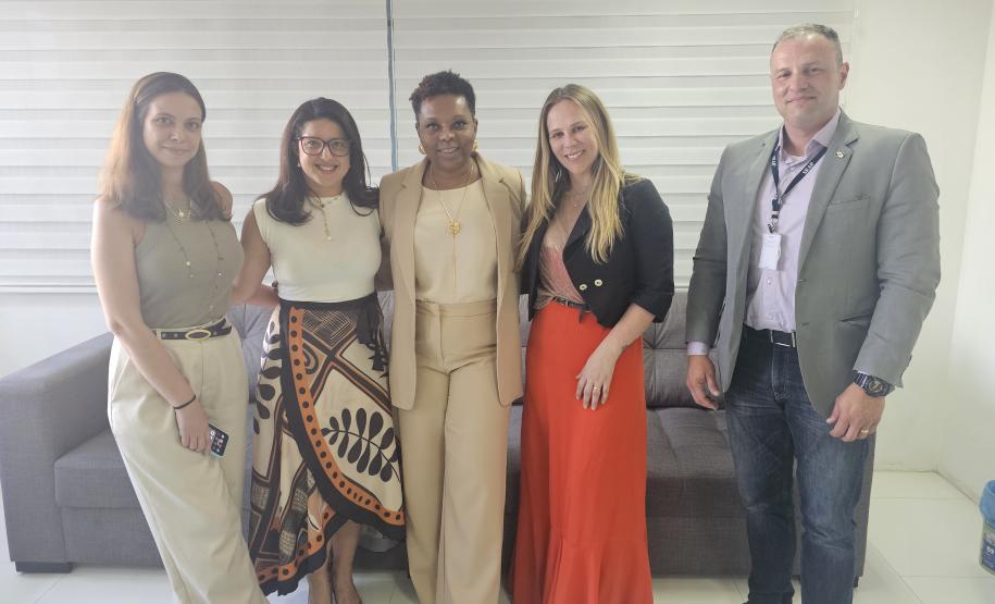 Arquivo Público do Paraná recebe diretora-geral do Arquivo Nacional