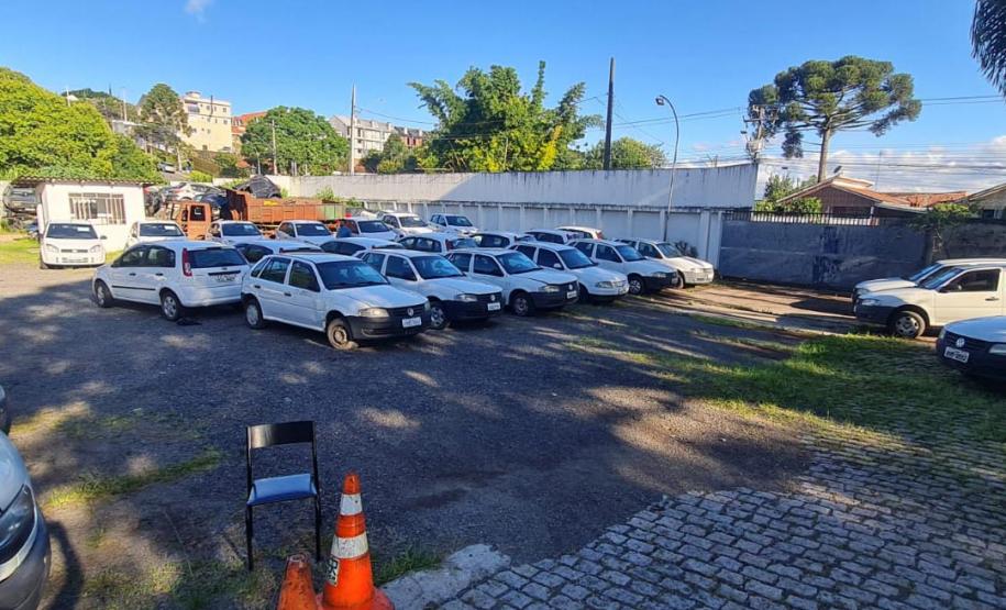 Governo do Paraná anuncia leilão de veículos e sucatas com lance inicial de R$ 1.050,15