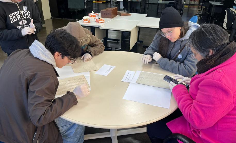 Estudantes de História da UEPG realizam visita ao Arquivo Público do Paraná