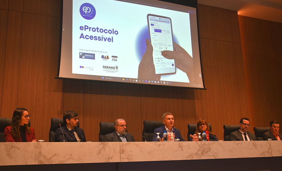 Mesa de abertura do lançamento do eProtocolo