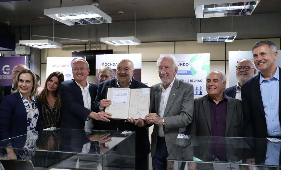 Arquivo Público do Paraná inaugura exposição sobre cooperativismo