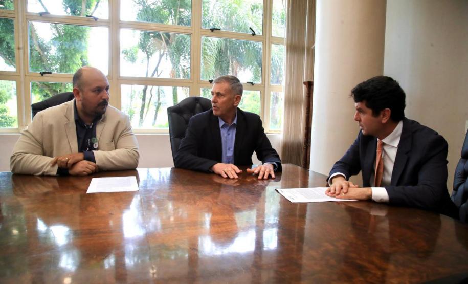 Estado e ALEP firmam cooperação técnica para otimizar compras públicas