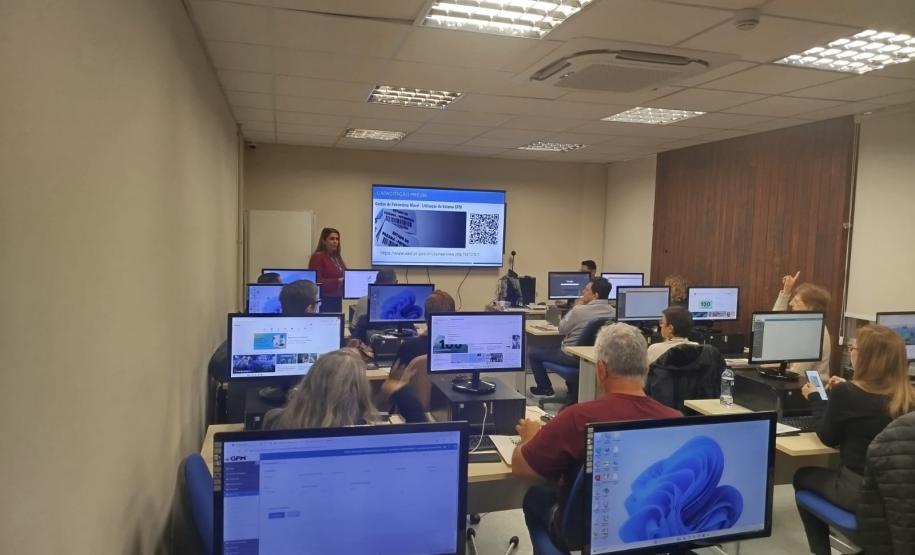 Administração capacita servidores sobre gestão de inventário