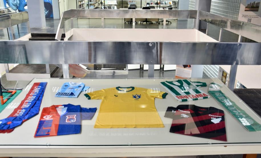 Clima de Copa: exposição do Arquivo Público retrata história do futebol paranaense