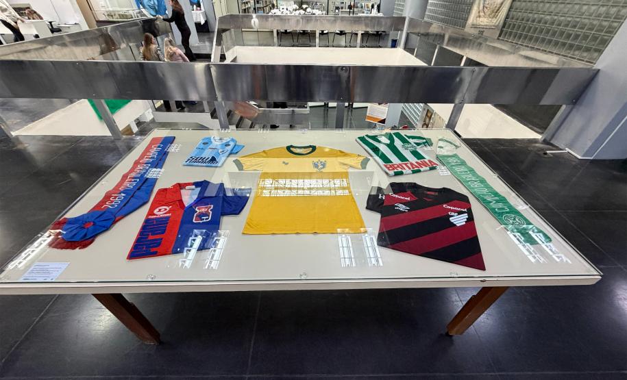 Exposição sobre futebol paranaense é inaugurada no Arquivo Público