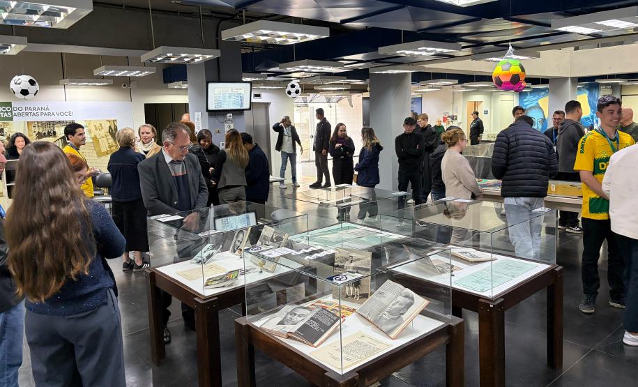 Exposição sobre futebol paranaense é inaugurada no Arquivo Público