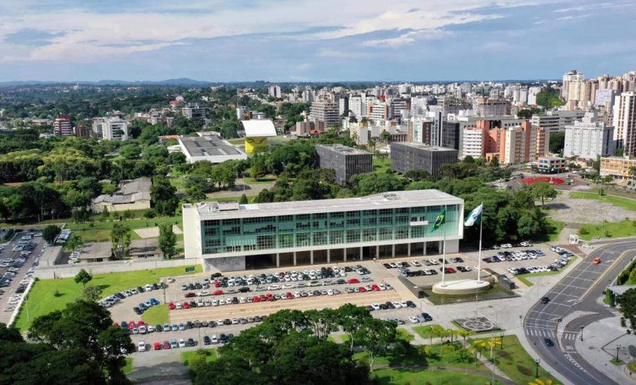 Paraná nomeia 1.668 aprovados em cinco concursos públicos