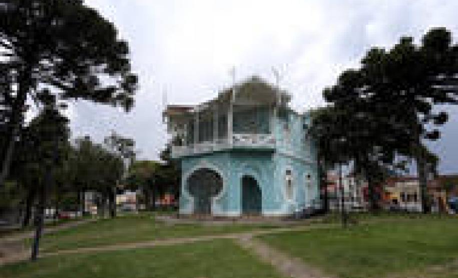 Imóvel é tombado pelo Patrimônio Cultural do Paraná e abrigará o Observatório da Cultura Paranaense, que promoverá ações voltadas para a valorização da cultura do Estado em parceria com órgãos governamentais e outras instituições da sociedade.