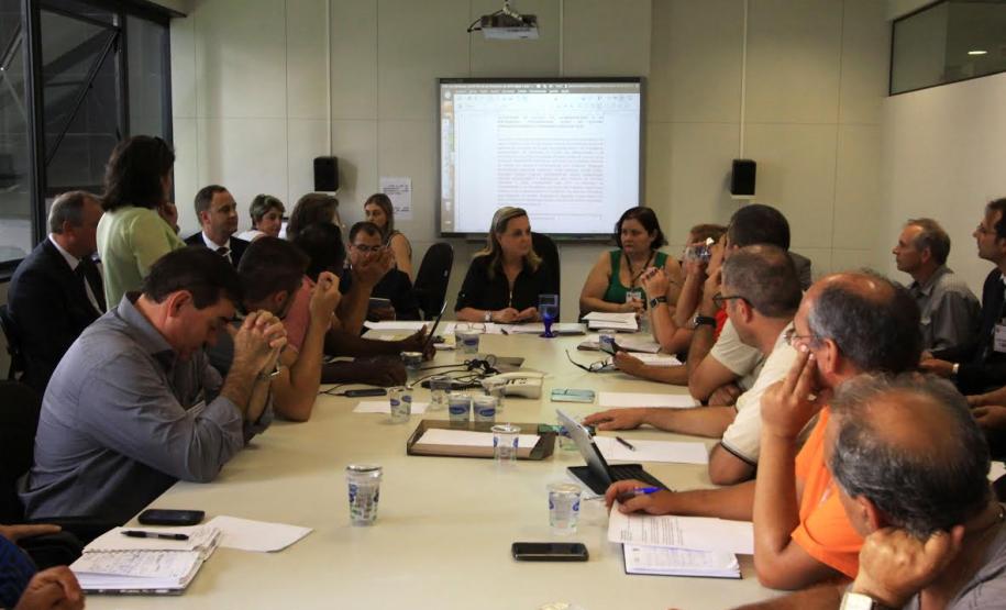 Integrantes dos 17 sindicatos que formam o Fórum das Entidades Sindicais e outras entidades representativas de servidores participaram de reunião na Secretaria da Administração e da Previdência