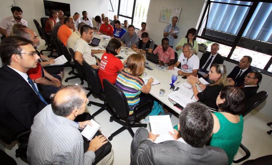 Integrantes dos 17 sindicatos que formam o Fórum das Entidades Sindicais e outras entidades representativas de servidores participaram de reunião na Secretaria da Administração e da Previdência