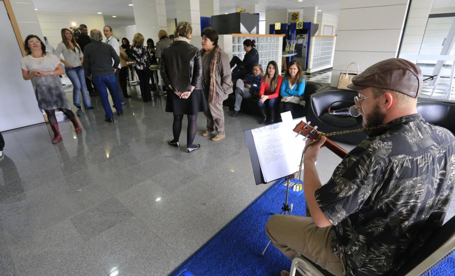 Biblioteca do Servidor Público é inaugurada Apresentação de Gerson Gomes na inauguração