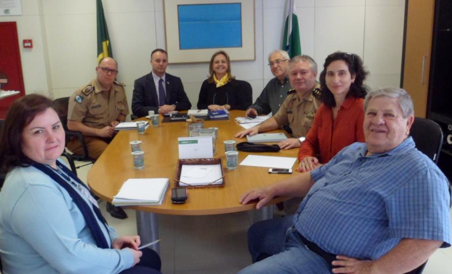 Participaram da reunião: diretora de RH da Administração, Sandra Selluciio Marques; comandante da PM, coronel Maurício Tortato; secretário da Segurança Pública e Administração Penitenciária, Wagner Mesquita; secretária da Administração e da Previdência, Dinorah Botto Portugal Nogara; presidente da Amai, Elizeo Ferraz Furquim; assessor militar junto à Secretaria da Segurança, tenente-coronel Elio de Oliveira Manoel; e advogados da Amai, Danielle Rocha e José Lagana.