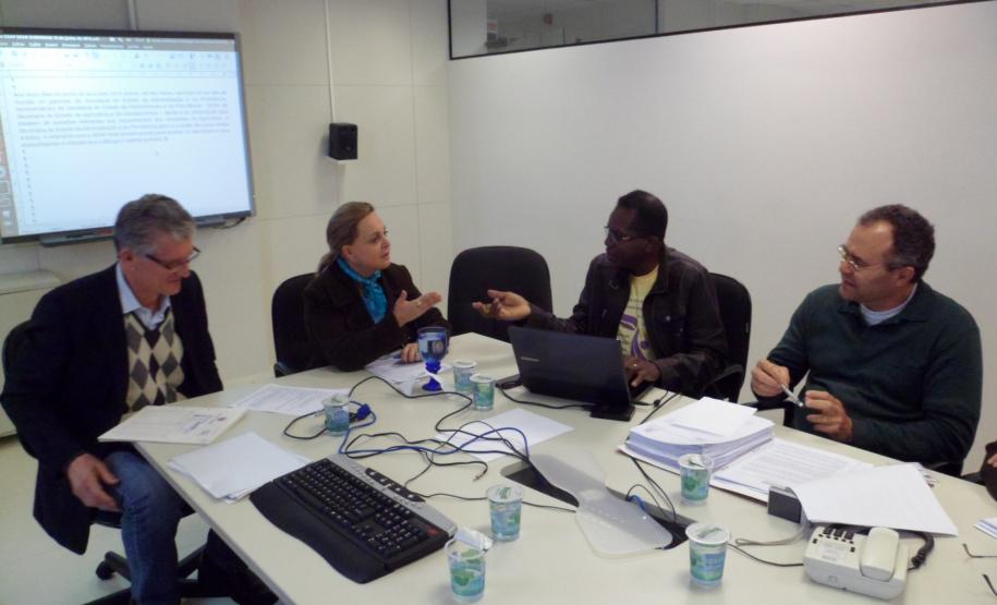 Encontro na Secretaria da Administração e da Previdência reuniu os secretários Dinorah Botto Portugal Nogara e Norberto Ortigara com os dirigentes do SindiSeab