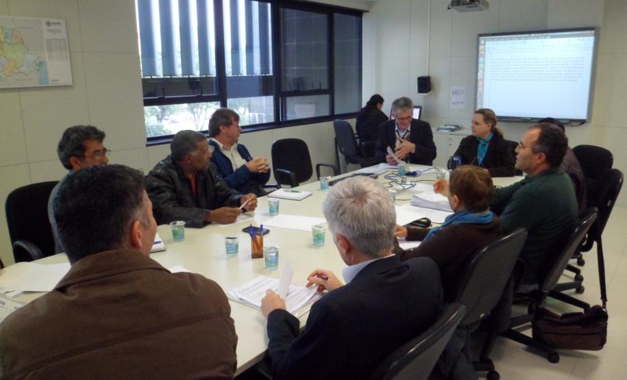 Encontro na Secretaria da Administração e da Previdência reuniu os secretários Dinorah Botto Portugal Nogara e Norberto Ortigara com os dirigentes do SindiSeab