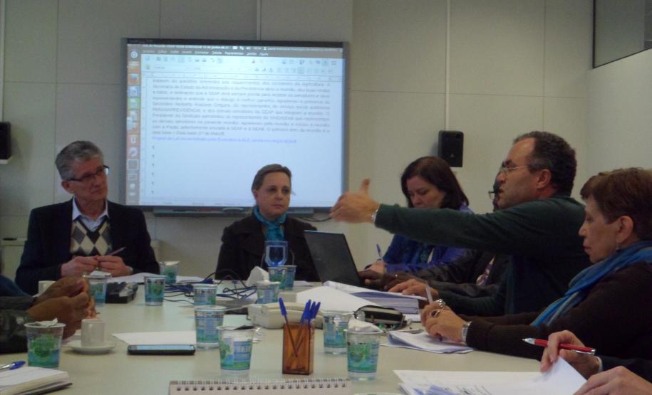 Encontro na Secretaria da Administração e da Previdência reuniu os secretários Dinorah Botto Portugal Nogara e Norberto Ortigara com os dirigentes do SindiSeab