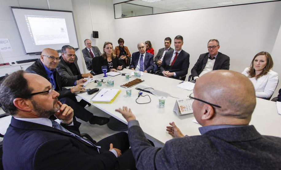 Reunião foi realizada na Secretaria da Administração e da Previdência