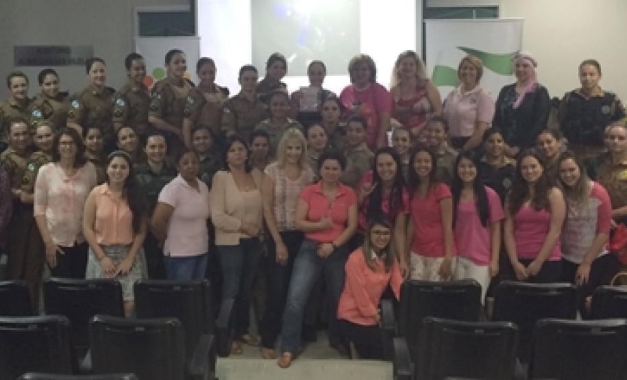 Evento marca o Outubro Rosa, movimento internacional com objetivo de chamar atenção para a necessidade de prevenção