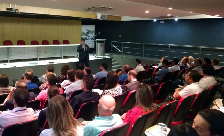 Coordenadoria de Administração de Serviços orienta grupos setoriais Representantes dos Grupos Adminsitrativos Setoriais ocuparam o Auditório Mário Lobo, no Palácio das Araucárias, em Curitiba