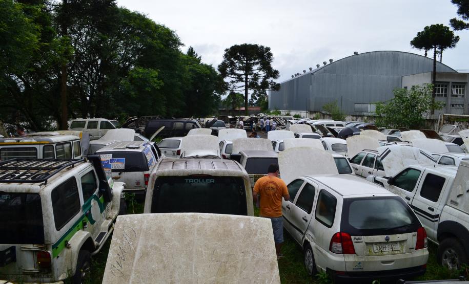 Estado arrecada mais de R$ 1,3 milhão em leilão de veículos Venda de sucatas e veículos inservíveis pela Secretaria da Administração e da Previdência foi realizada, pela primeira vez, também por meio da modalidade online.