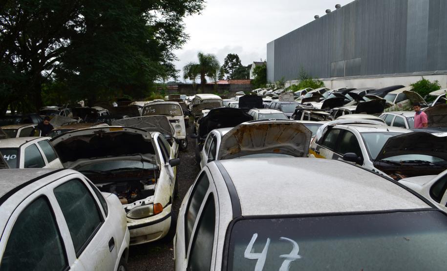 Estado arrecada mais de R$ 1,3 milhão em leilão de veículos Venda de sucatas e veículos inservíveis pela Secretaria da Administração e da Previdência foi realizada, pela primeira vez, também por meio da modalidade online.