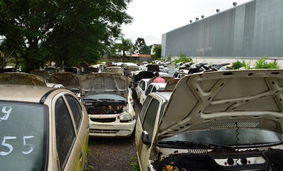 Estado arrecada mais de R$ 1,3 milhão em leilão de veículos Venda de sucatas e veículos inservíveis pela Secretaria da Administração e da Previdência foi realizada, pela primeira vez, também por meio da modalidade online.