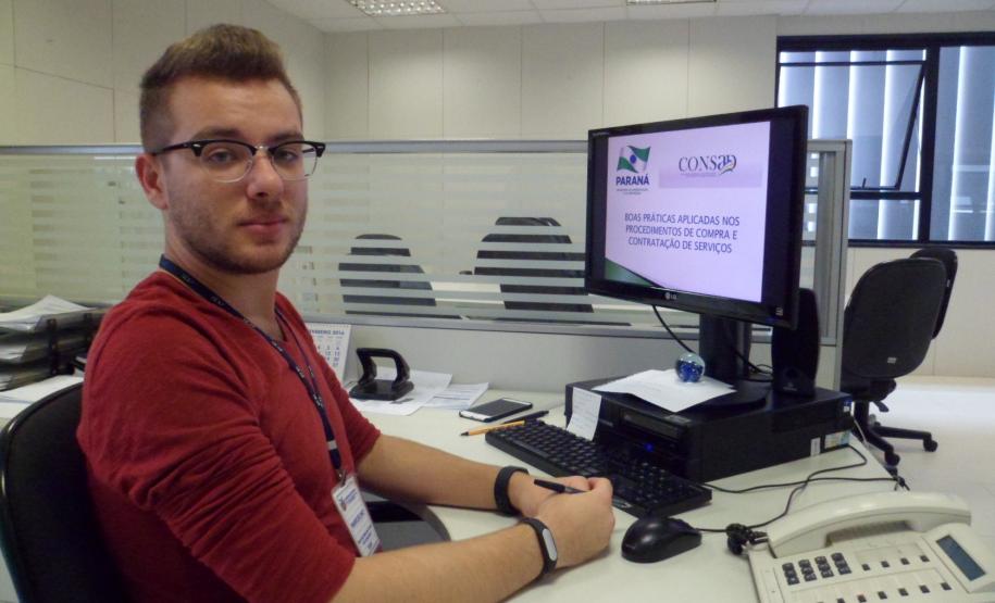 O assessor do Departamento de Administração de Material, Marcelino Manhani Junior, apresentou o trabalho no encontro
