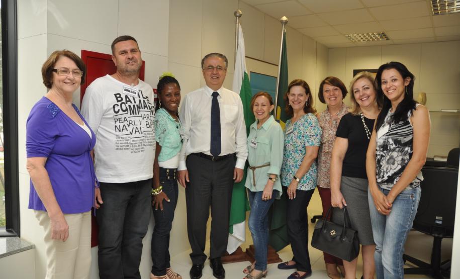 Servidores das Juntas de Inspeção e Perícia Médica participam de treinamento em Curitiba Secretário da Administração e da Previdência, Jorge de Bem, diretora-geral da secretaria, Solange Mattiello, e chefe do GRHS, Beatriz Malucelli Lamarão, receberam os servidores